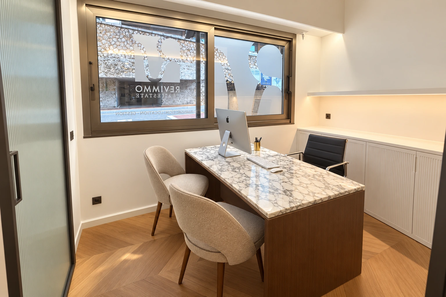 Le bureau côté fenêtre
